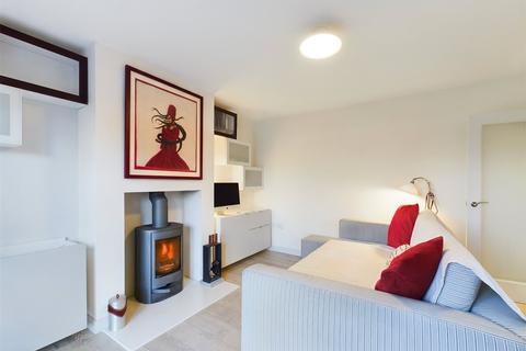 2 bedroom maisonette to rent, Hitcham Road, Taplow, Maidenhead, SL6