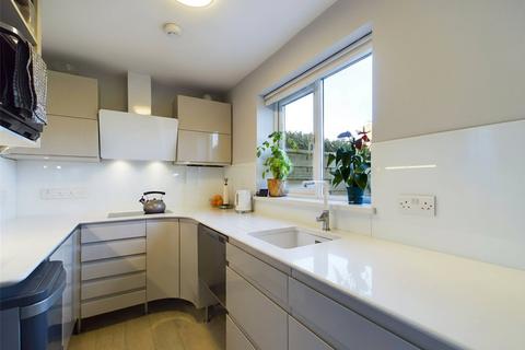 2 bedroom maisonette to rent, Hitcham Road, Taplow, Maidenhead, SL6