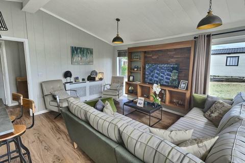 2 bedroom lodge for sale, Aldeburgh Suffolk