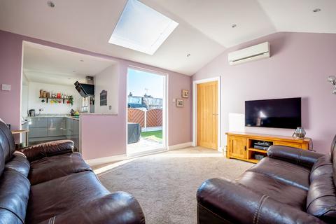 4 bedroom semi-detached house for sale, Holland Avenue, Canvey Island, SS8