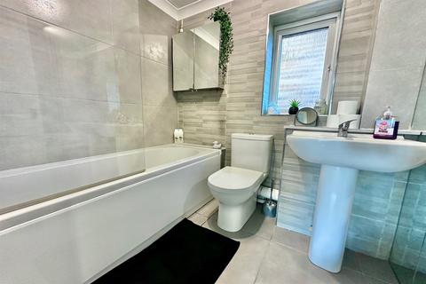 23 Earlsfield Drive, Chelmsford, CM2 6SX
