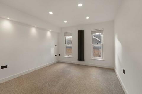 2 bedroom maisonette to rent, Leabank Square, Hackney Wick, E9