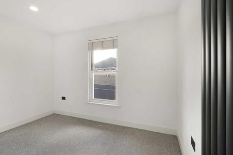 2 bedroom maisonette to rent, Leabank Square, Hackney Wick, E9