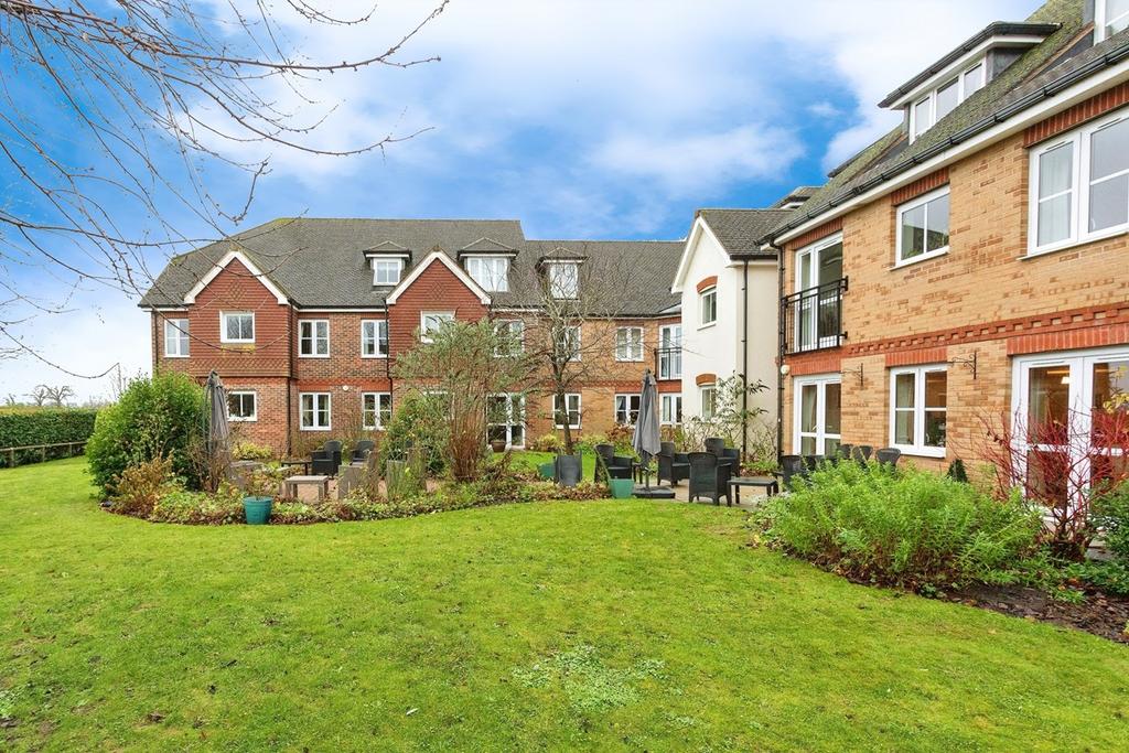 Buckingham Road, Brackley NN13 1 bed retirement property for sale £70,000