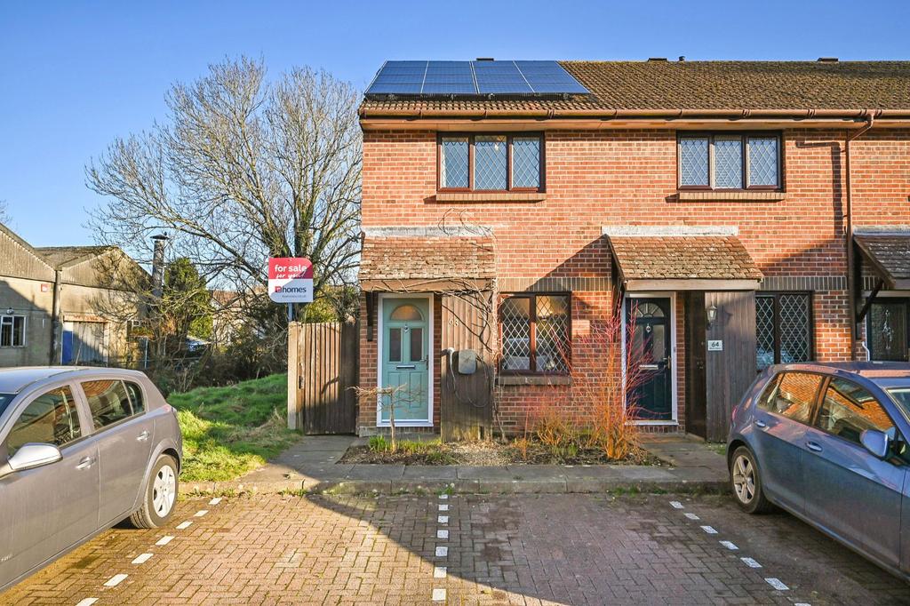 Drum Mead, Petersfield, Hampshire 2 bed end of terrace house for sale