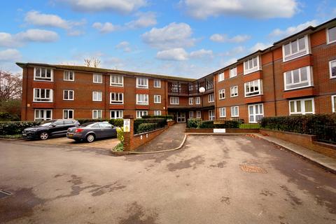 1 bedroom retirement property for sale, Farm Close, Staines-upon-Thames TW18
