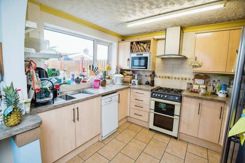 4 bedroom semi-detached house for sale - Cae Glas, Wrexham LL11