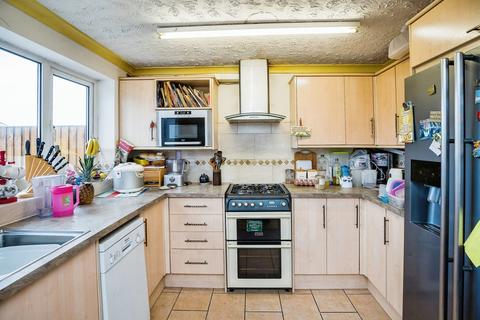 4 bedroom semi-detached house for sale - Cae Glas, Wrexham LL11