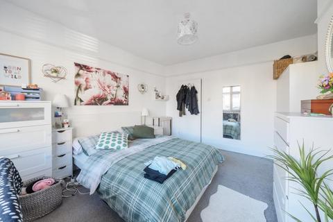 1 bedroom block of apartments for sale - Staines upon Thames,  Surrey,  TW18