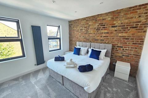 4 bedroom house to rent, Hamilton Road, London E17