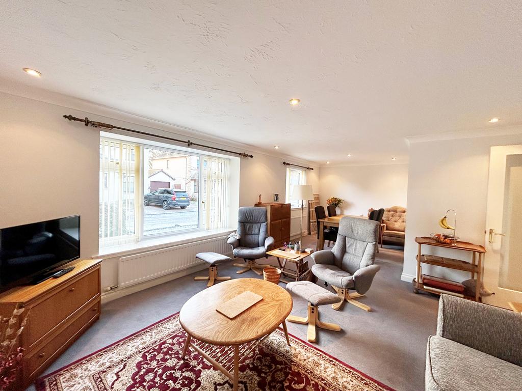 Admiralty Wood, Almondbank PH1 3 bed detached bungalow for sale £260,000
