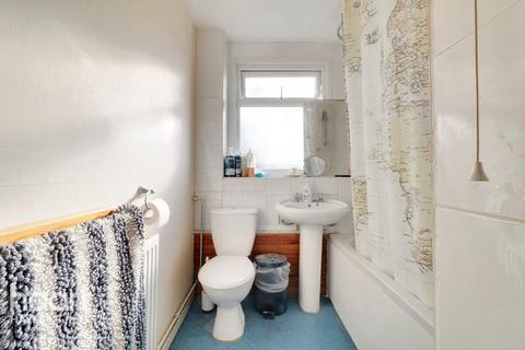 19 Greatfields Drive, Uxbridge, UB8 3QN