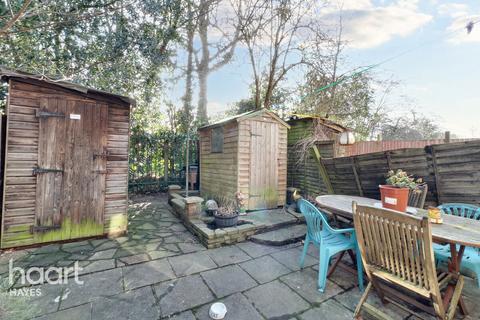 19 Greatfields Drive, Uxbridge, UB8 3QN