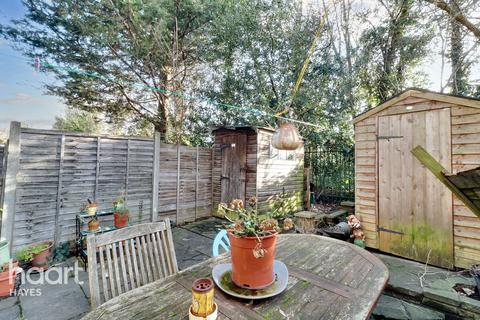 19 Greatfields Drive, Uxbridge, UB8 3QN