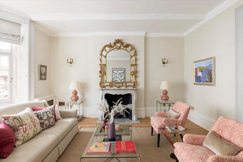 3 bedroom flat for sale, Hyde Park Gate, London, SW7