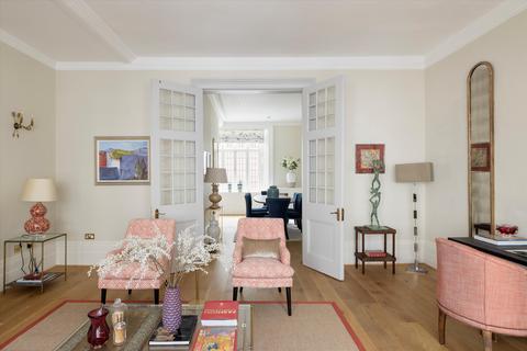 3 bedroom flat for sale, Hyde Park Gate, London, SW7