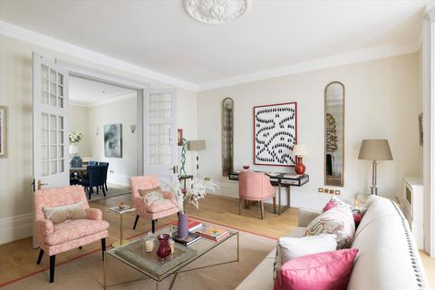 3 bedroom flat for sale, Hyde Park Gate, London, SW7