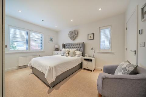 14 Wensum Place, Bromley, BR2 7BF