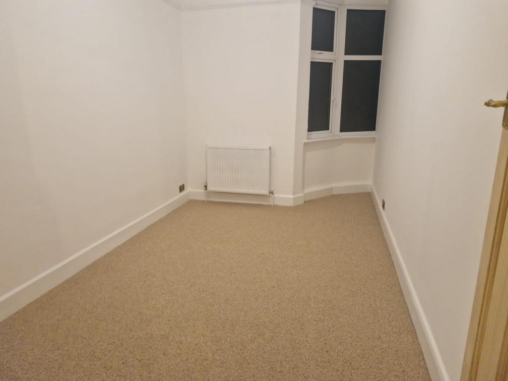 Magdalen Road, BexhillonSea TN40 3 bed flat £1,300 pcm (£300 pw)
