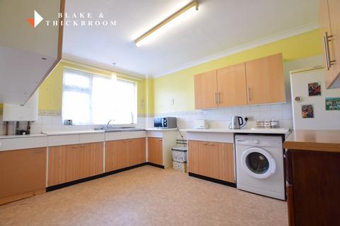 2 bedroom flat for sale - Woodlyn Court, Frinton Road, Holland on Sea