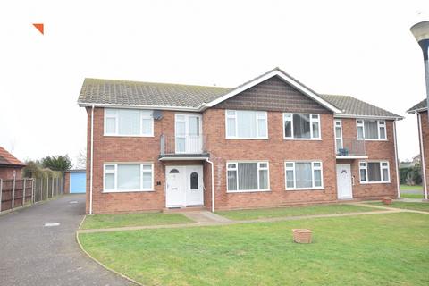 2 bedroom flat for sale, Woodlyn Court, Frinton Road, Holland on Sea