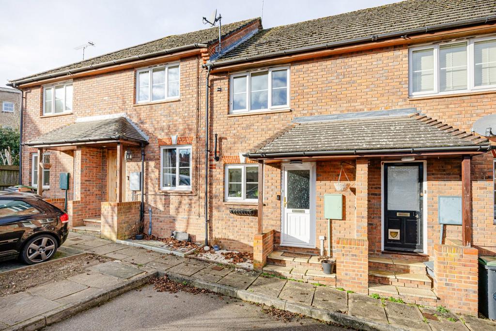 Rochford Close, Stansted, Essex, CM24 2 bed terraced house £325,000