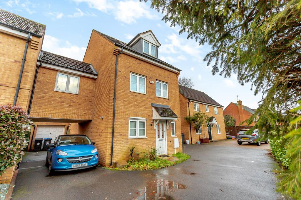 Dorset Close, Rugby CV22 3 bed link detached house for sale £300,000