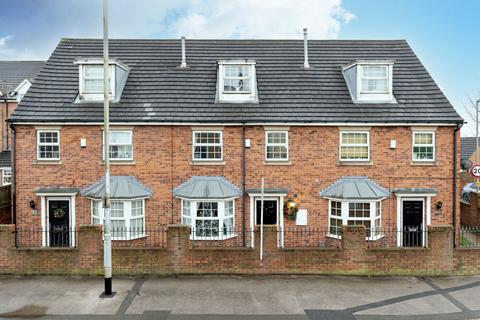 4 bedroom townhouse for sale, Linden Court, Rothwell, Leeds, West Yorkshire