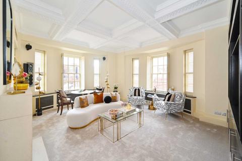 2 bedroom flat for sale, Davies Street, London W1K