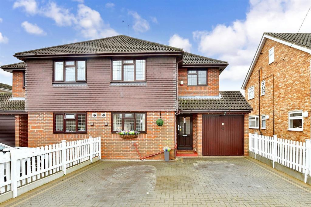 Peartree Lane, Doddinghurst... 3 bed semidetached house for sale £