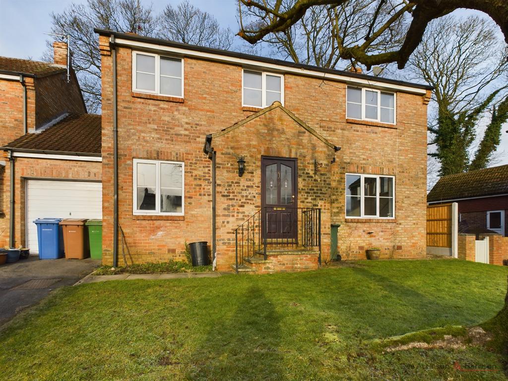 A five bedroom detached house   To Let