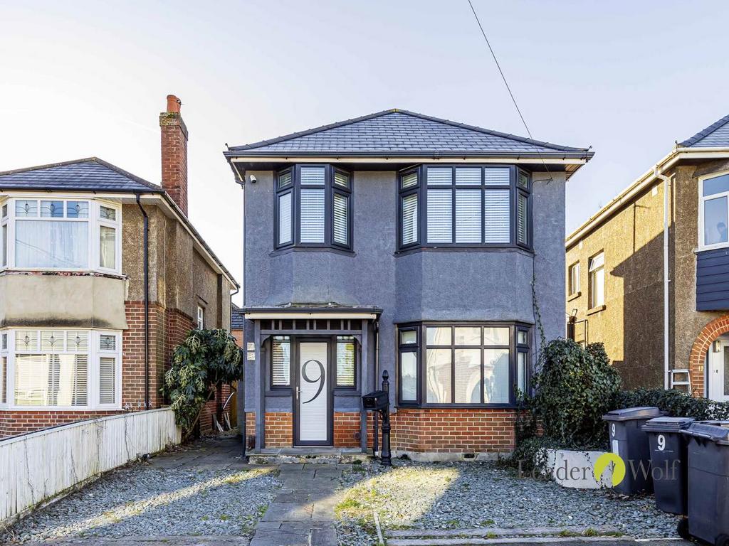 Barnes Crescent, Redhill, Bournemouth 2 bed flat £1,000 pcm (£231 pw)