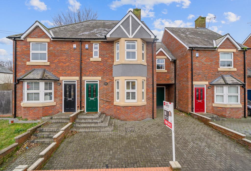 Vale Road, Chesham, Buckinghamshire 3 bed semidetached house for sale