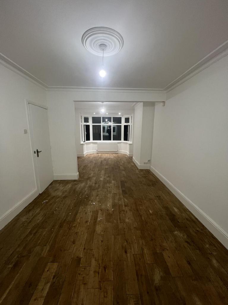 4 Bedroom House For Rent in Palmers Green N13