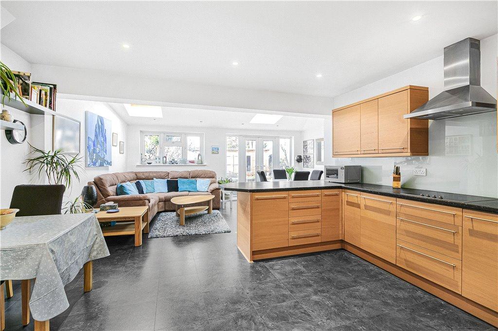 Kitchen/Living Area