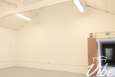 Industrial unit to rent - Crawley Road, London N22