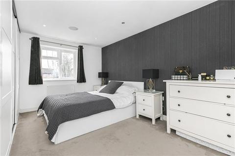 3 bedroom end of terrace house for sale, Oak View, Egham, Surrey, TW20