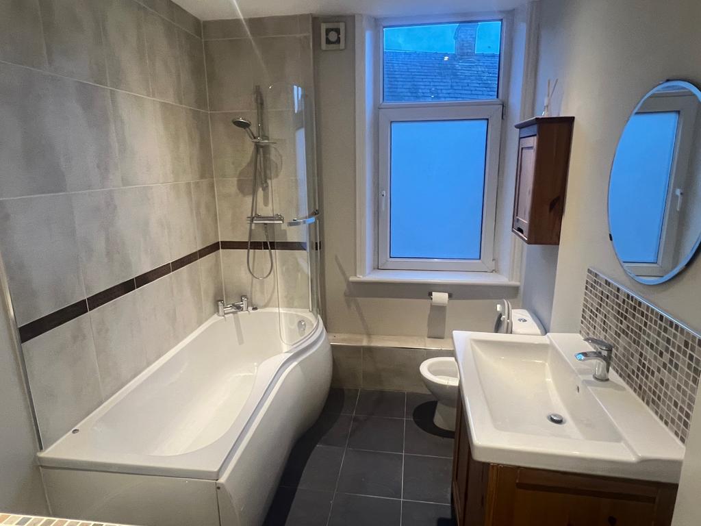 1st Floor Bathroom