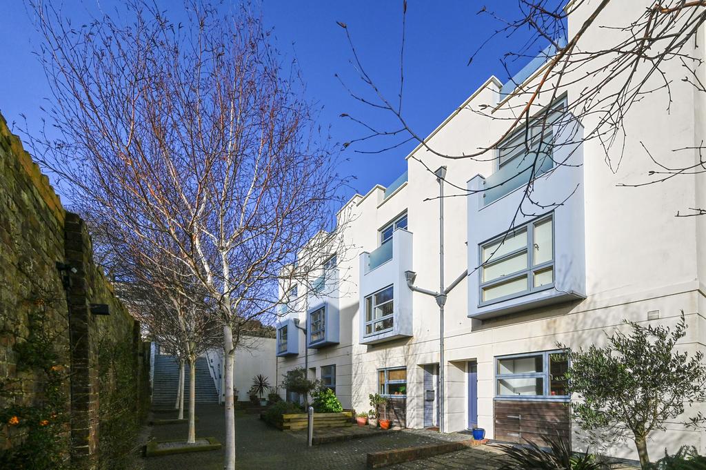 Sussex Square Mews, Kemptown, Brighton, East Sussex, BN2 3 bed mews for sale £580,000