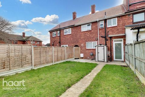 2 bedroom terraced house for sale, Daventry Road, Romford
