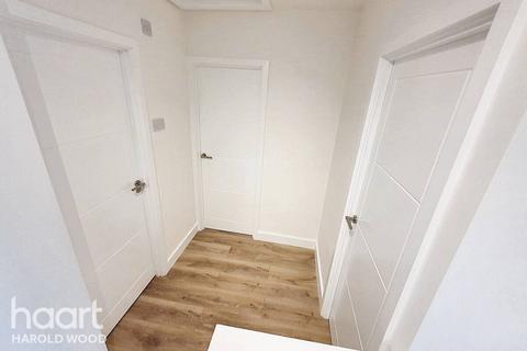 124 Daventry Road, Romford, RM3 7RH