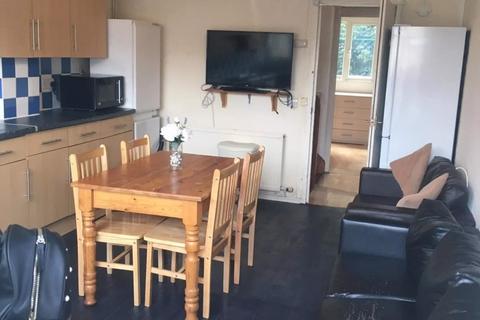 6 bedroom terraced house to rent, Barchester Close, Uxbridge