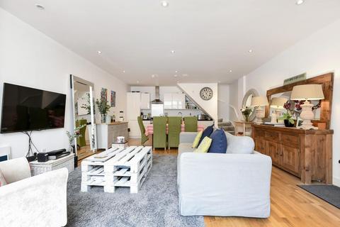 2 bedroom flat for sale, Lavender Hill, Battersea
