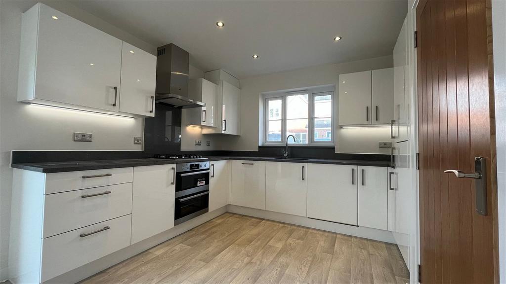 Ivybridge PL21 4 bed detached house for sale £399,950