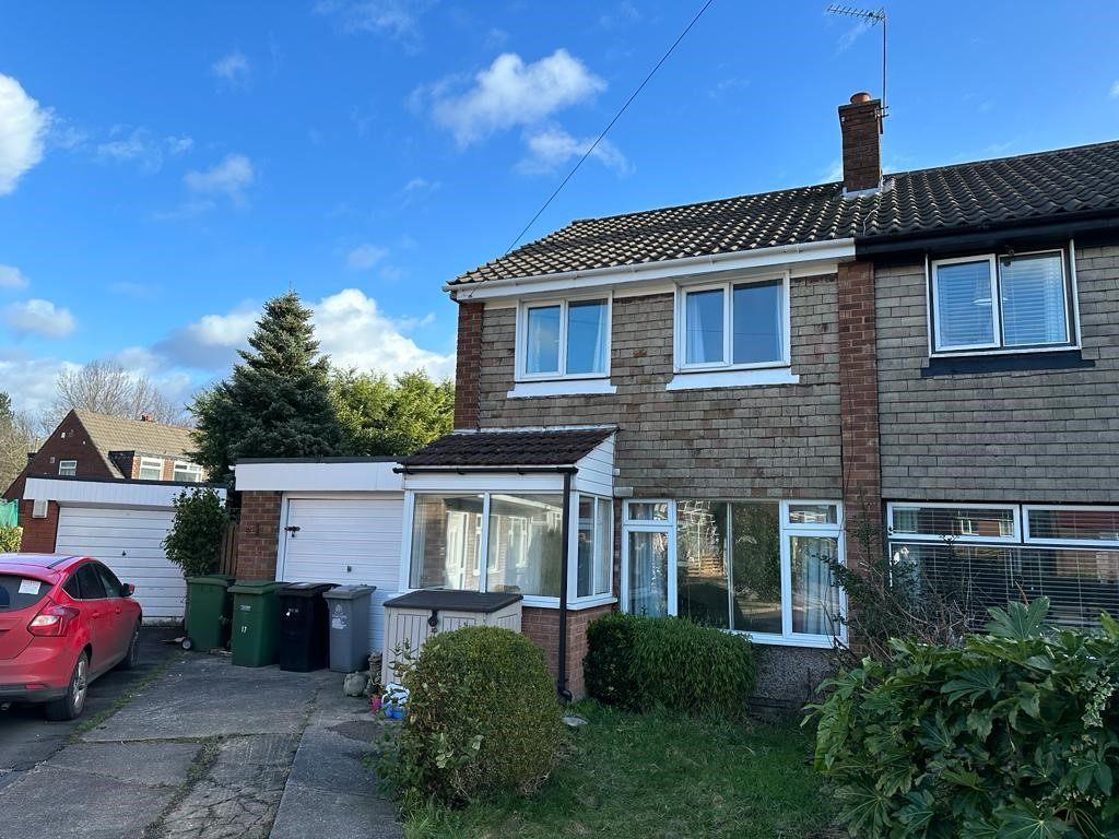 Jura Drive, Urmston, M41 7EZ 3 bed semidetached house £1,050 pcm (£