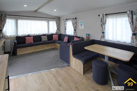 2 bedroom mobile home to rent, Lane, Clacton-on-Sea, essex, CO16