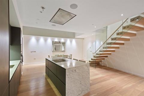 undefined, Lovat Lane, City Of London