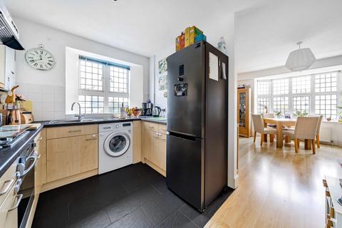 Flat 2, 2 Kent Road, West Wickham, BR4 0JP