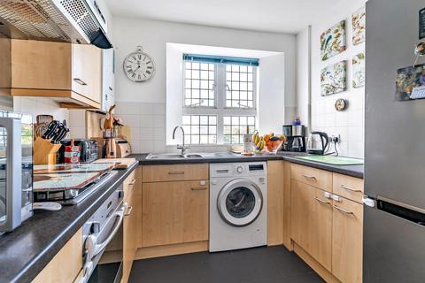 Flat 2, 2 Kent Road, West Wickham, BR4 0JP