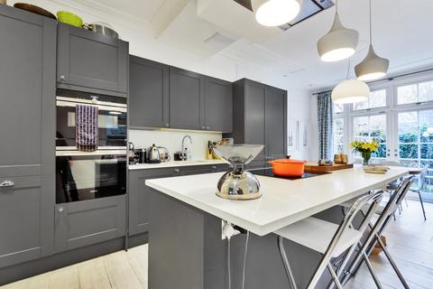 102 Trinity Rise, London, SW2 2QS